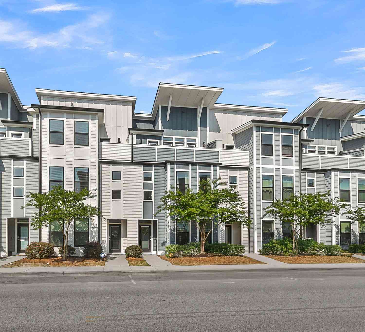 Townhouse For Sale - 4559 Mixson Avenue<br/> Charleston County, North Charleston, SC 29405