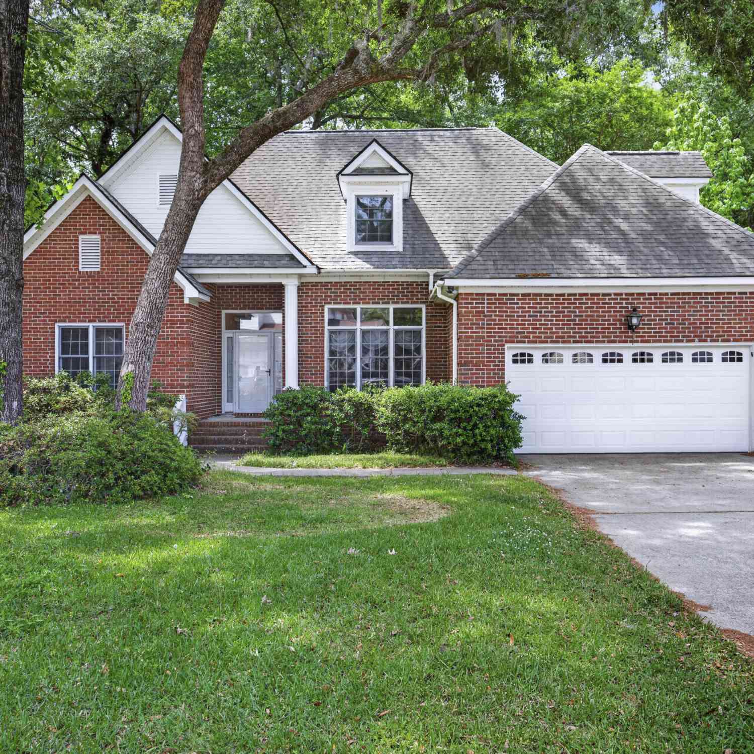 Homes For Sale - 5425 Roxbury Drive<br/> Charleston, SC 29418