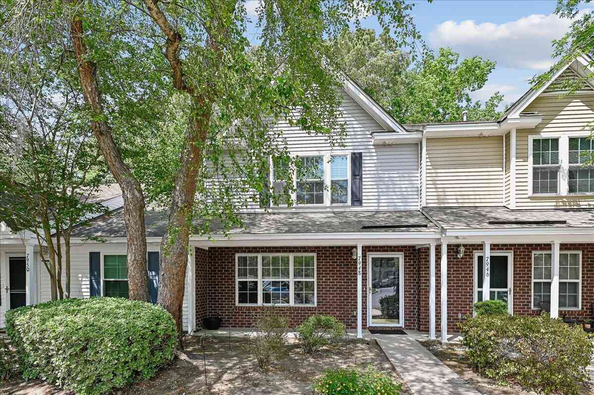Townhouse For Sale - 7948 Shadow Oak Drive<br/> Charleston County, North Charleston, SC 29406