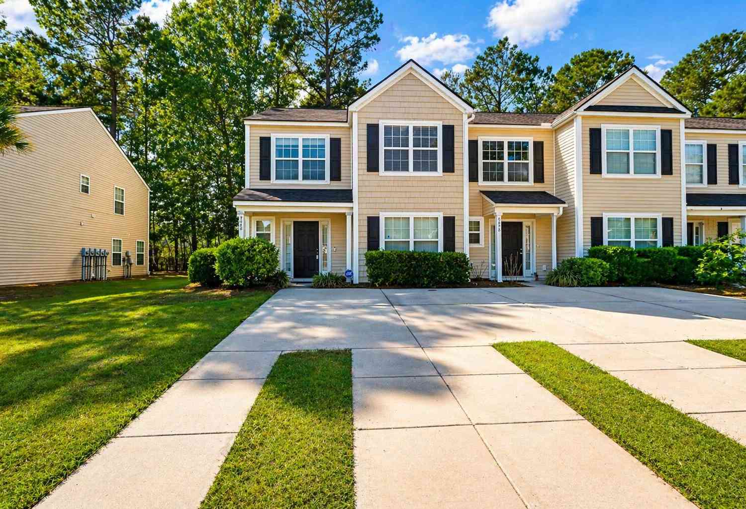 Townhouse For Sale - 9088 Maple Grove Drive<br/> Summerville, SC 29485