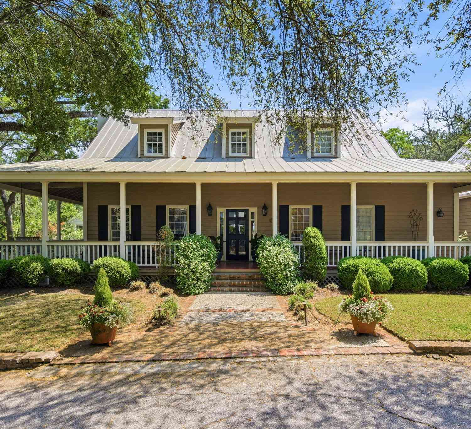 Homes For Sale - 143 Live Oak Drive<br/> Mount Pleasant, SC 29464