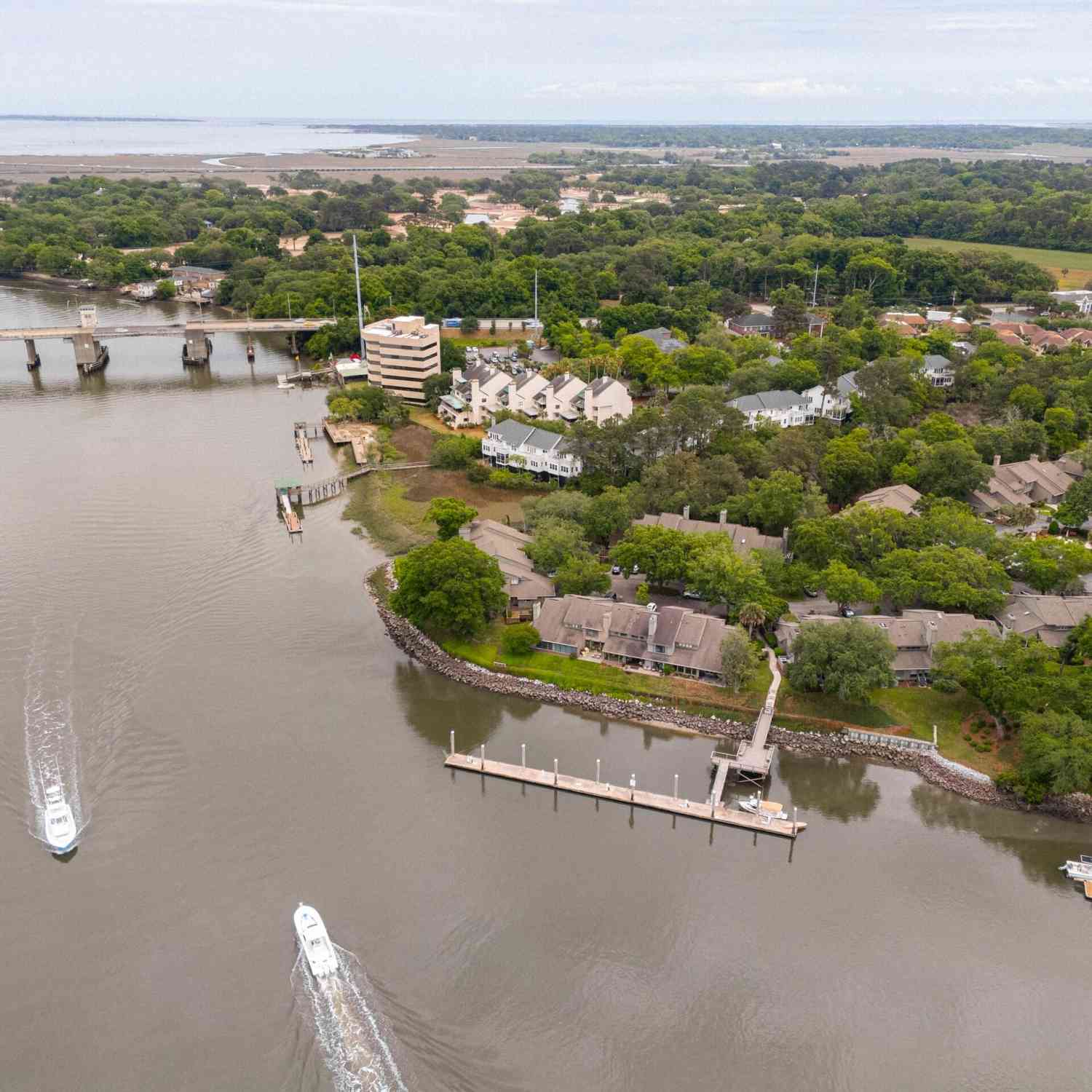 Homes For Sale - 14 Wappoo Creek Place<br/> Charleston, SC 29412