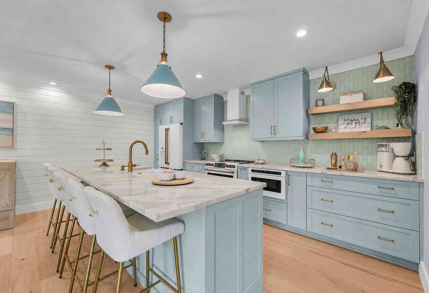 Condo For Sale - 1481 Center Street Extension #204<br/> Mount Pleasant, SC 29464