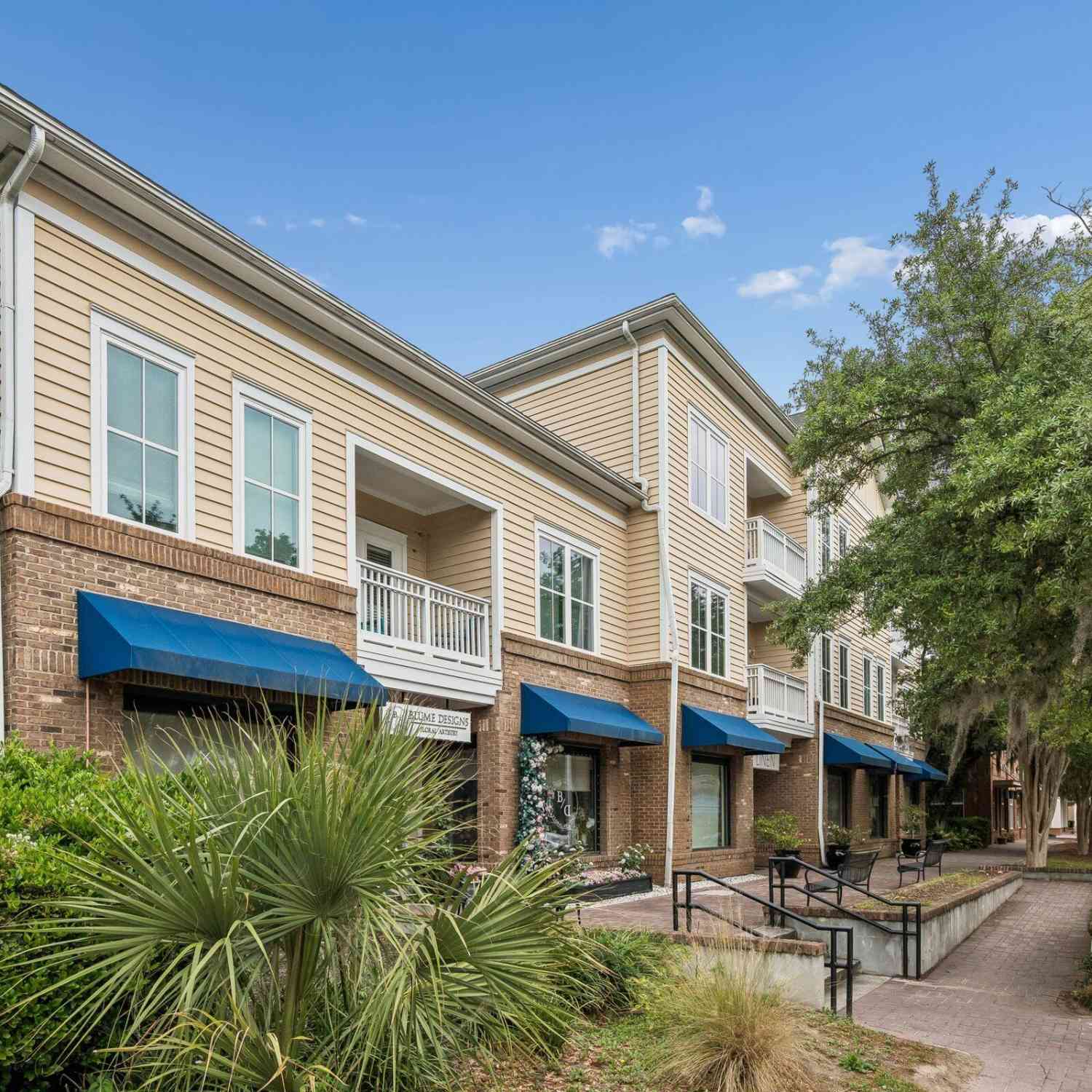 Condo For Sale - 250 Seven Farms Drive #302<br/> Charleston, SC 29492