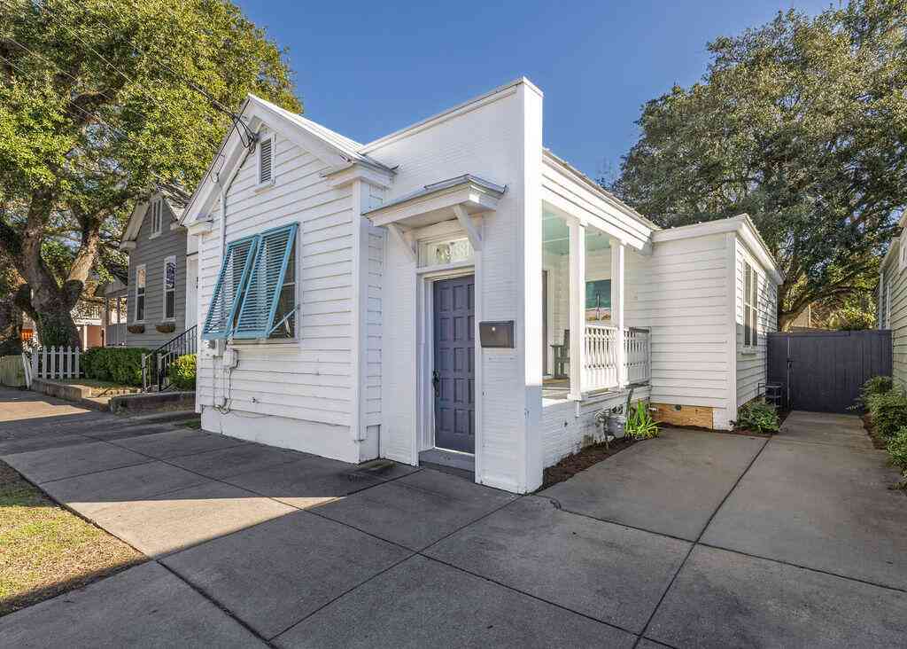 Homes For Sale - 381 Sumter Street<br/> Charleston, SC 29403