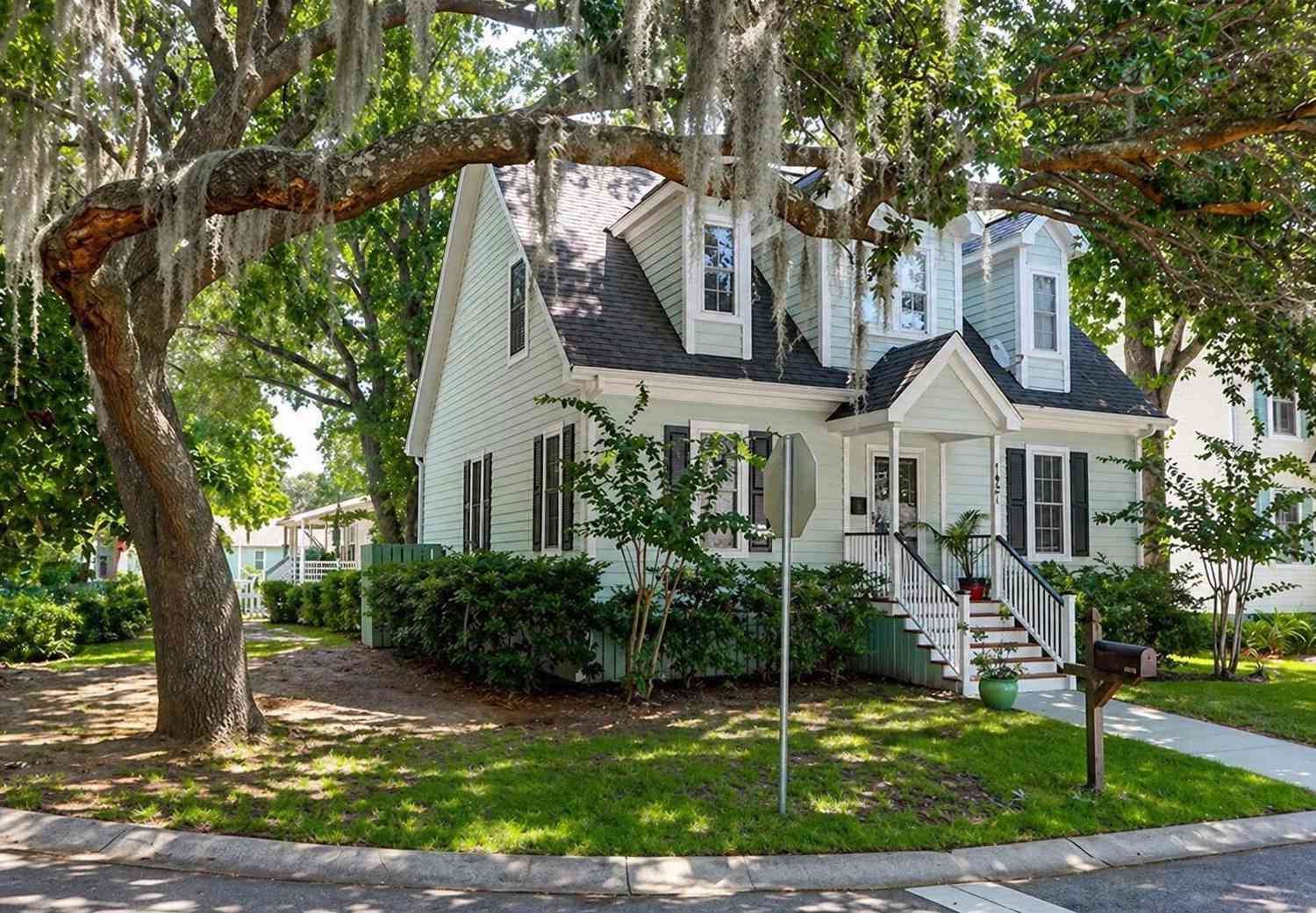 Homes For Sale - 1421 N Point<br/> Mount Pleasant, SC 29464