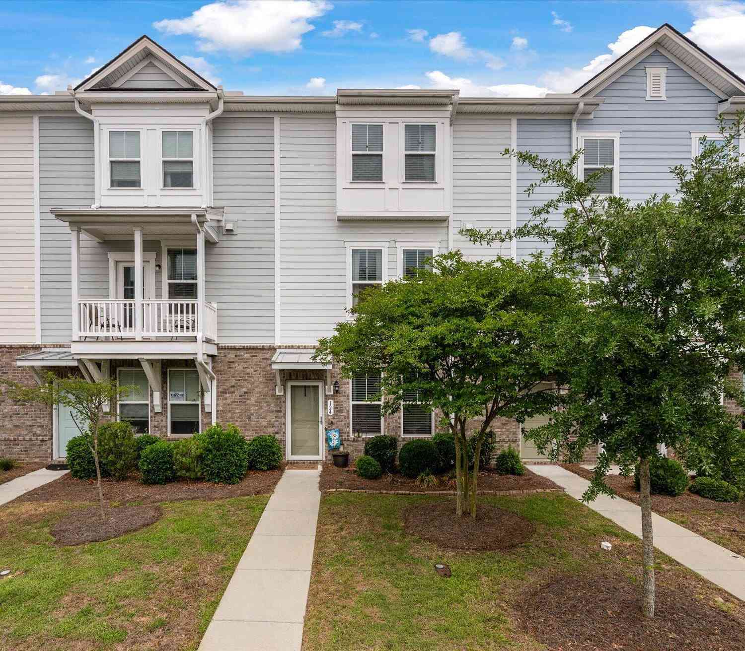 Townhouse For Sale - 124 Rowans Creek Drive<br/> Charleston, SC 29492
