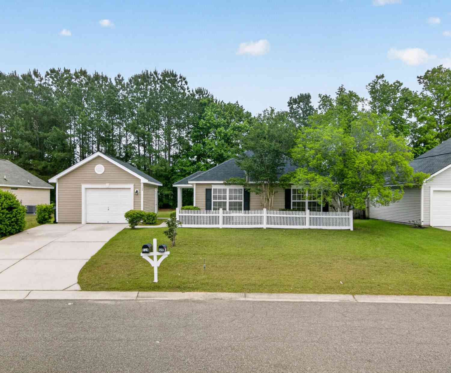Homes For Sale - 128 Savannah River Drive<br/> Charleston County, Summerville, SC 29485