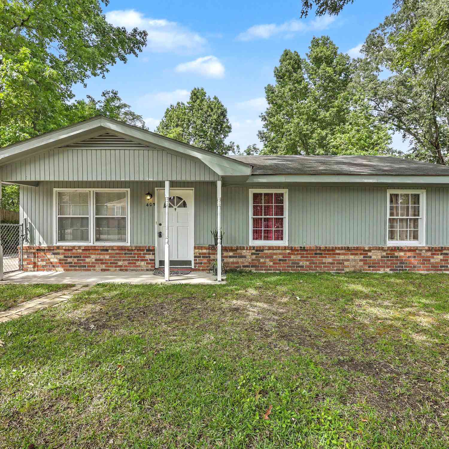 Homes For Sale - 405 Madeline Drive<br/> Goose Creek, SC 29445
