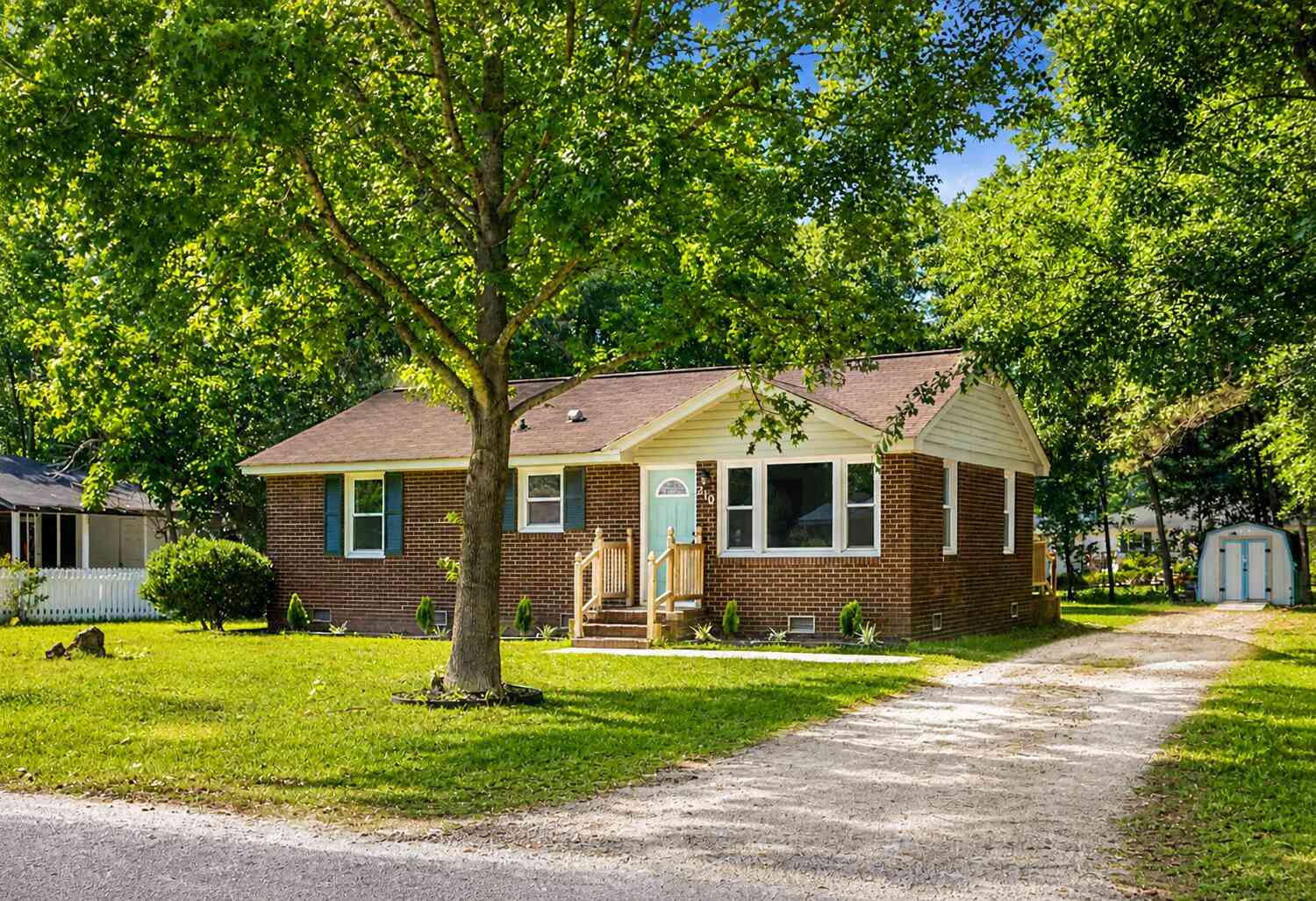 Homes For Sale - 210 Laurel Avenue<br/> Goose Creek, SC 29445