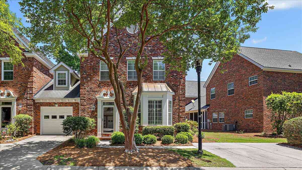 Townhouse For Sale - 725 Natchez Circle<br/> Mount Pleasant, SC 29464
