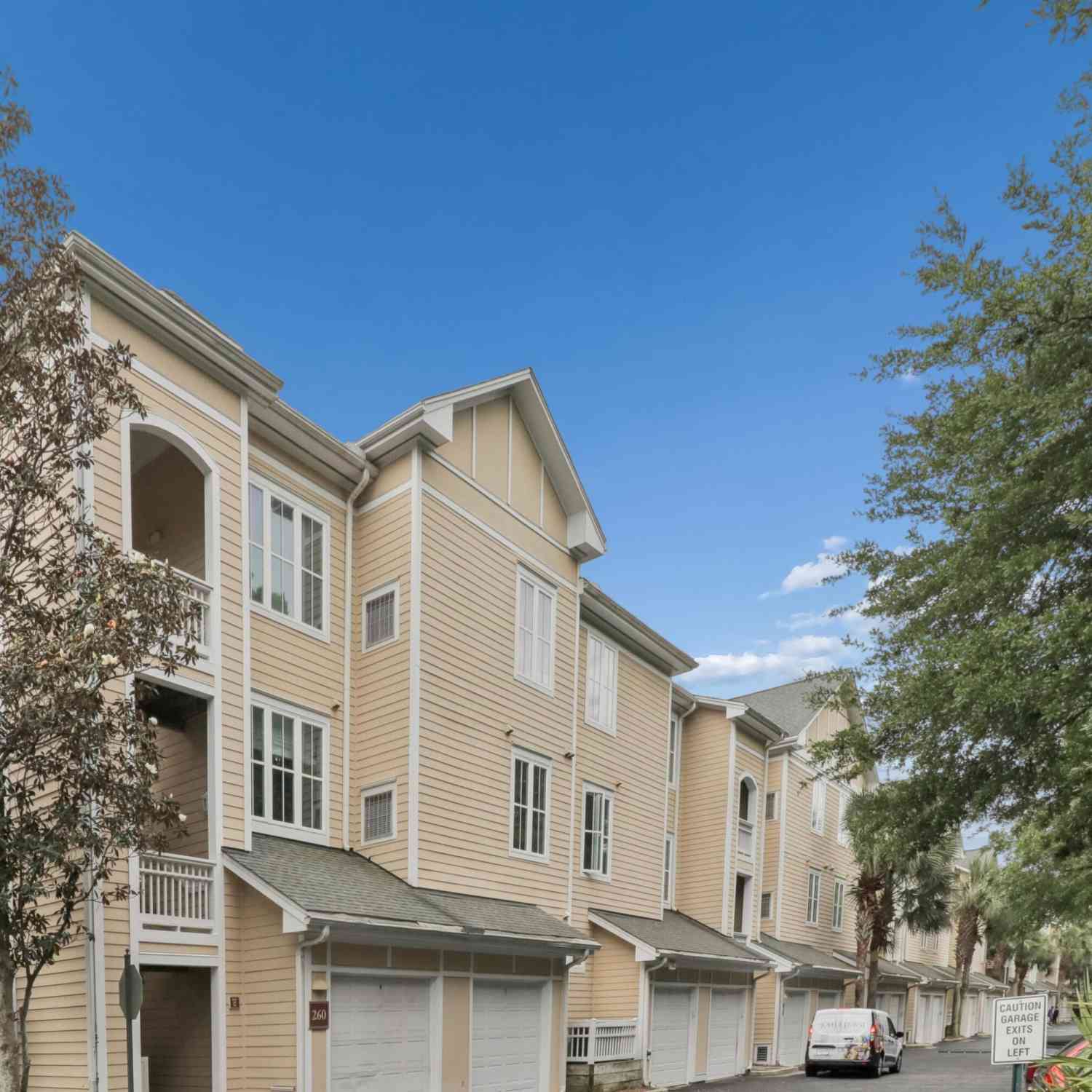 Condo For Sale - 260 Seven Farms #UNIT 202<br/> Charleston, SC 29492