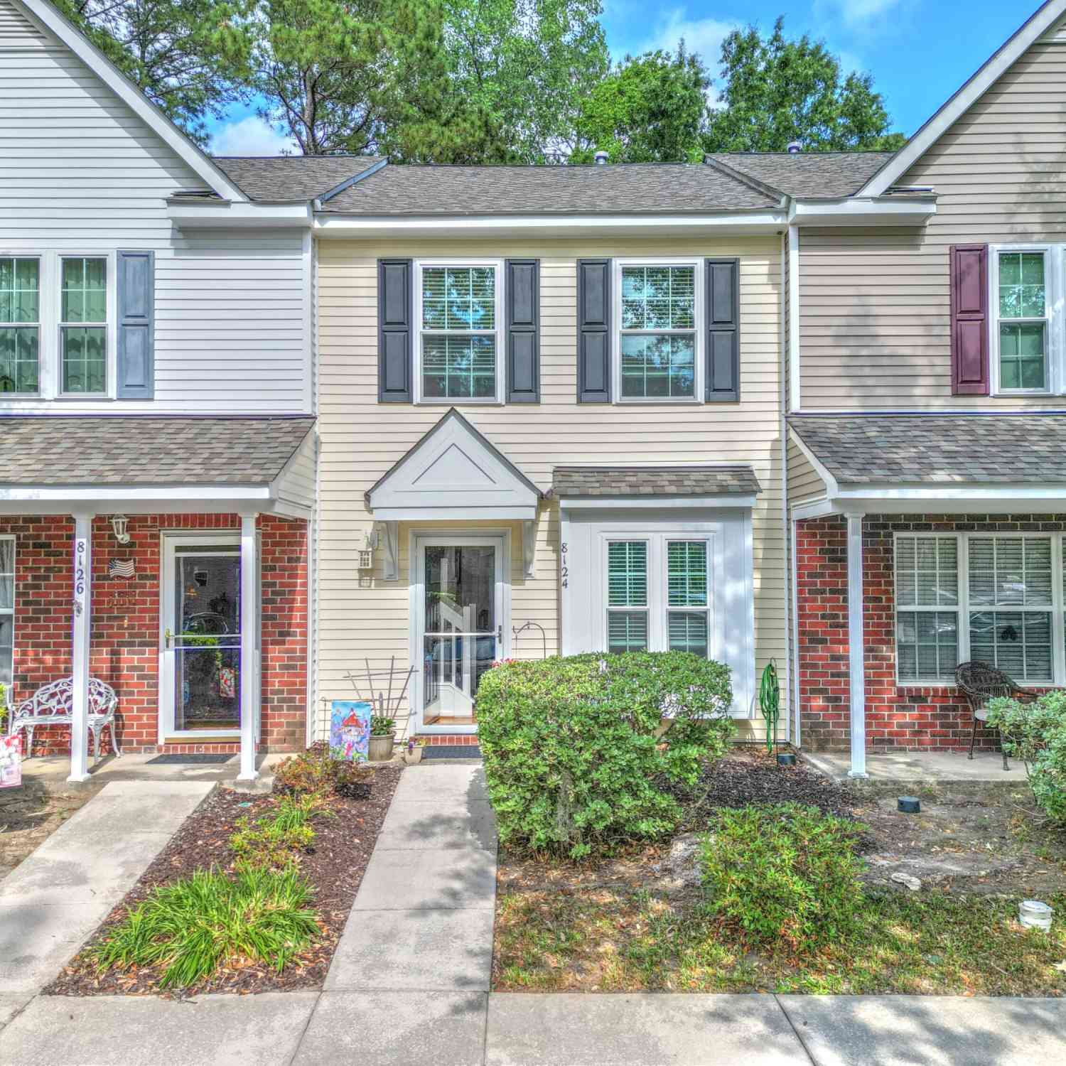 Townhouse For Sale - 8124 Shadow Oak Drive<br/> Charleston County, North Charleston, SC 29406