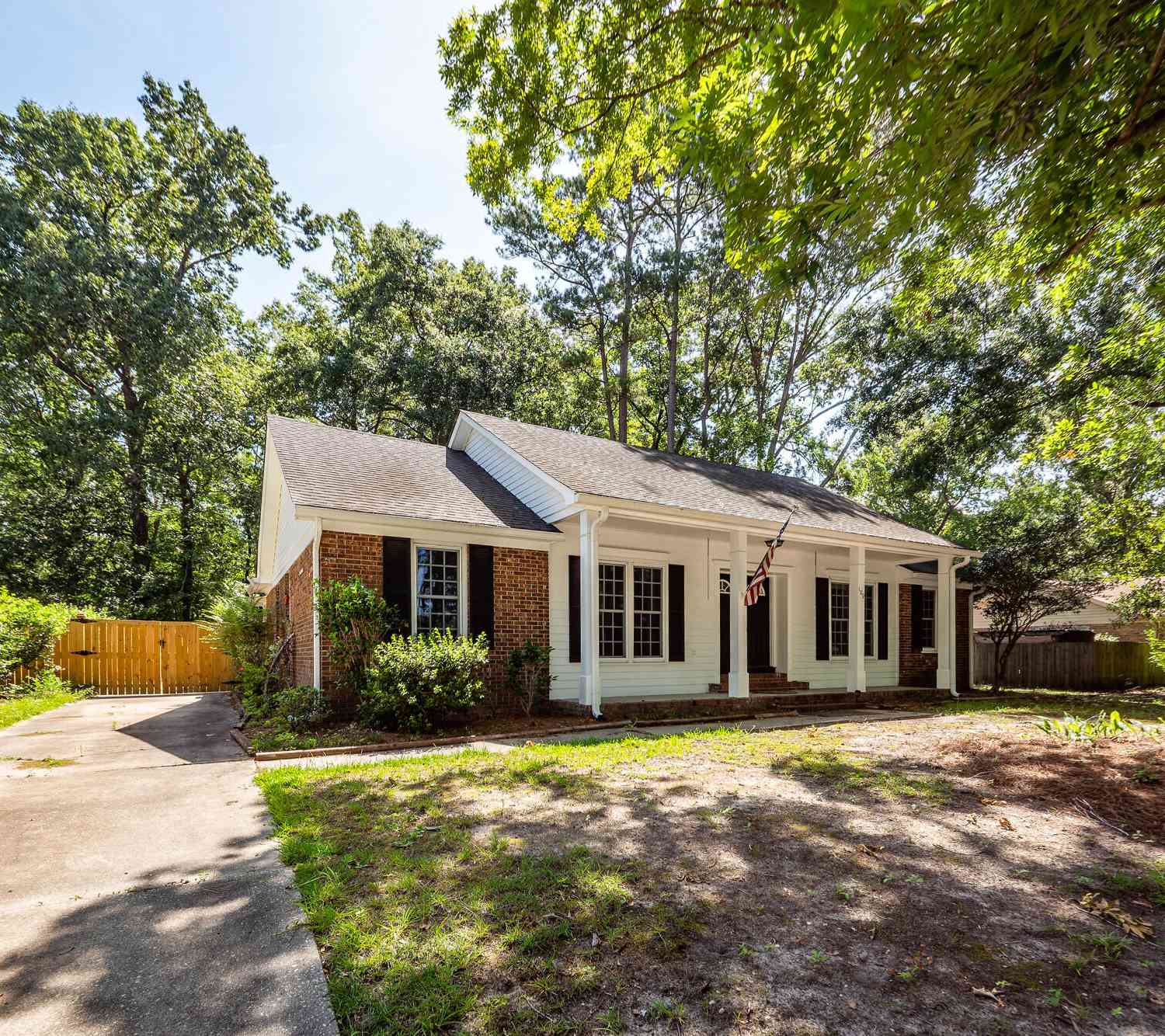 Homes For Rent - 109 Runnymede Lane<br/> Summerville, SC 29485