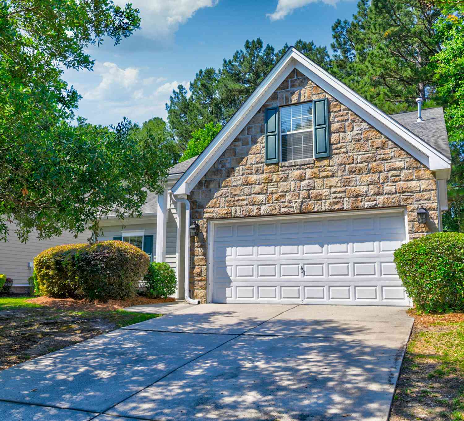 Homes For Sale - 4921 Franconia Drive<br/> Summerville, SC 29485
