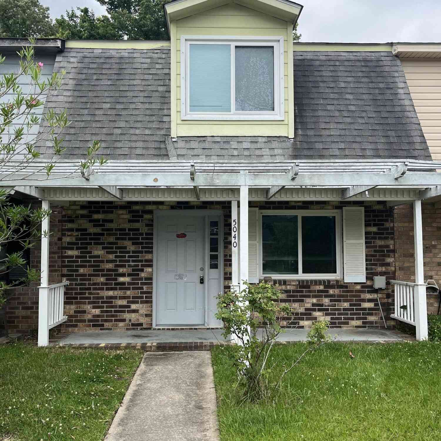 Townhouse For Sale - 5040 Foxwood Drive<br/> North Charleston, SC 29418