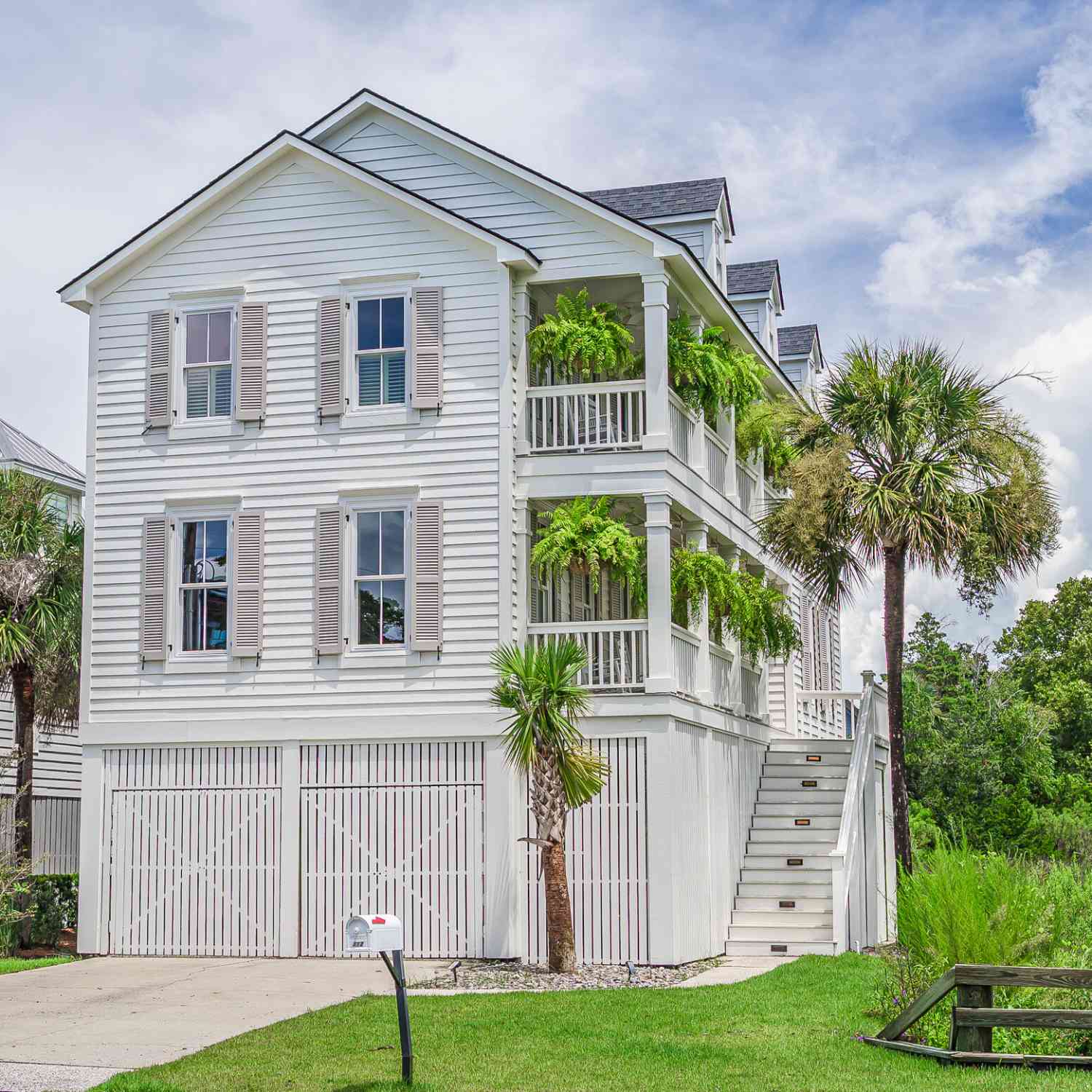 Homes For Sale - 112 Middle Street<br/> Mount Pleasant, SC 29464