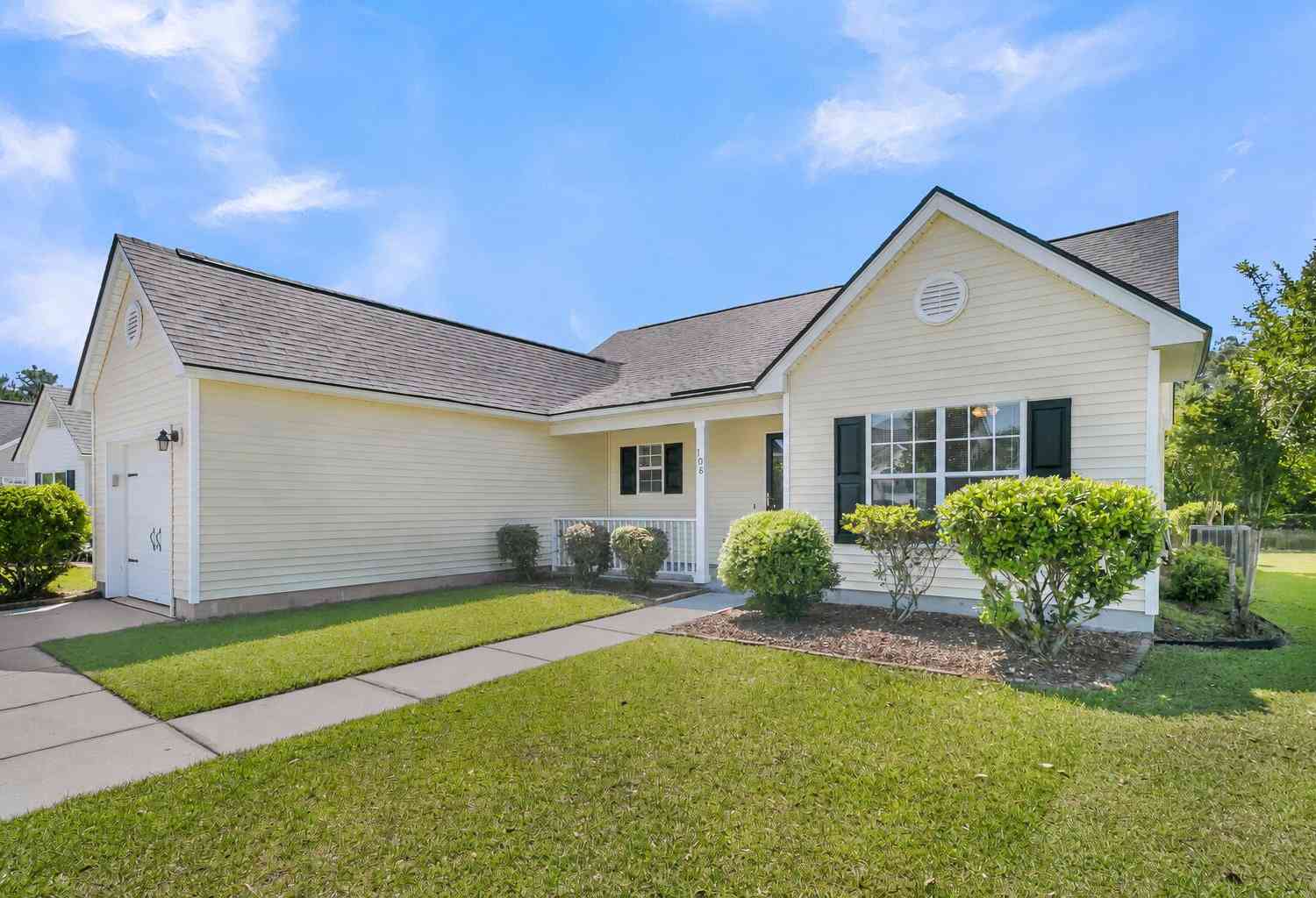 Homes For Sale - 106 Dovetail Circle<br/> Berkeley County, Summerville, SC 29483