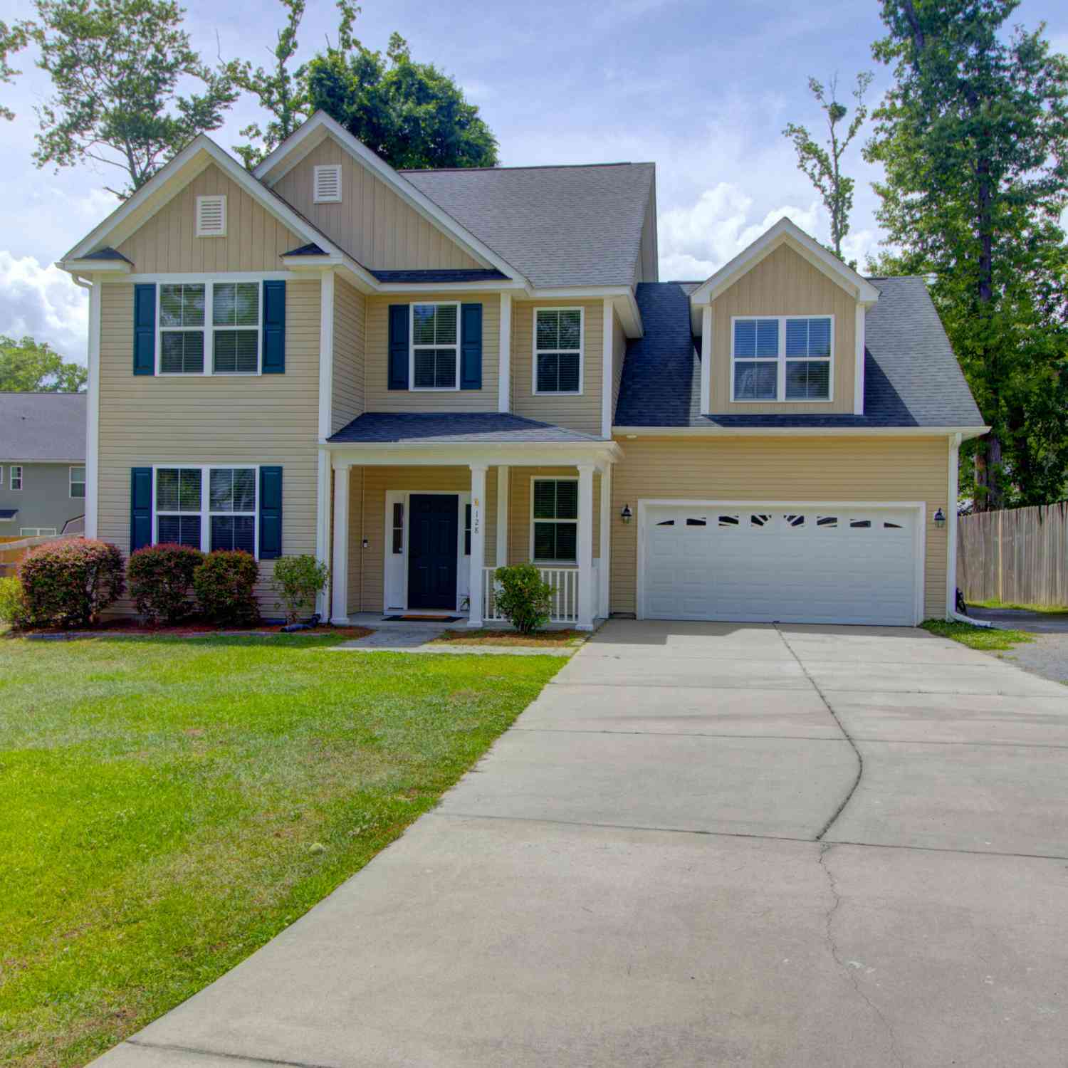 Homes For Sale - 128 Swan Drive<br/> Summerville, SC 29485
