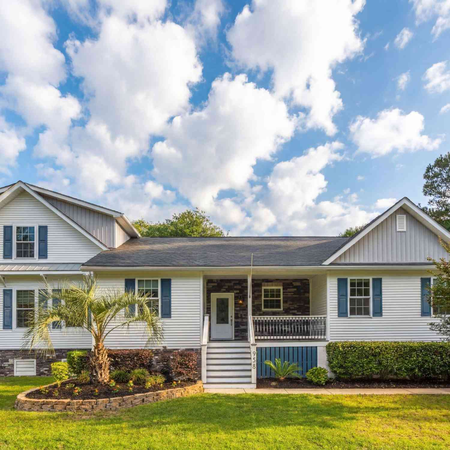 Homes For Sale - 958 Beehive Road<br/> Mount Pleasant, SC 29429