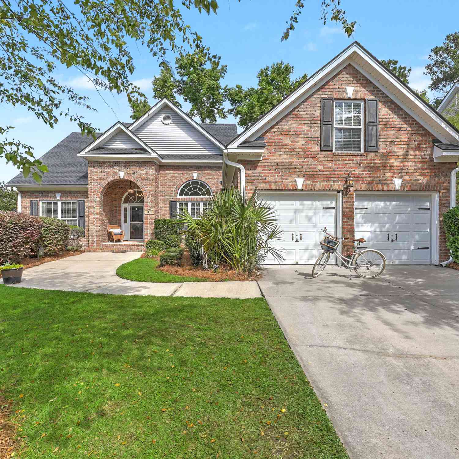Homes For Sale - 101 Horse Shoe Bay Court<br/> Summerville, SC 29483