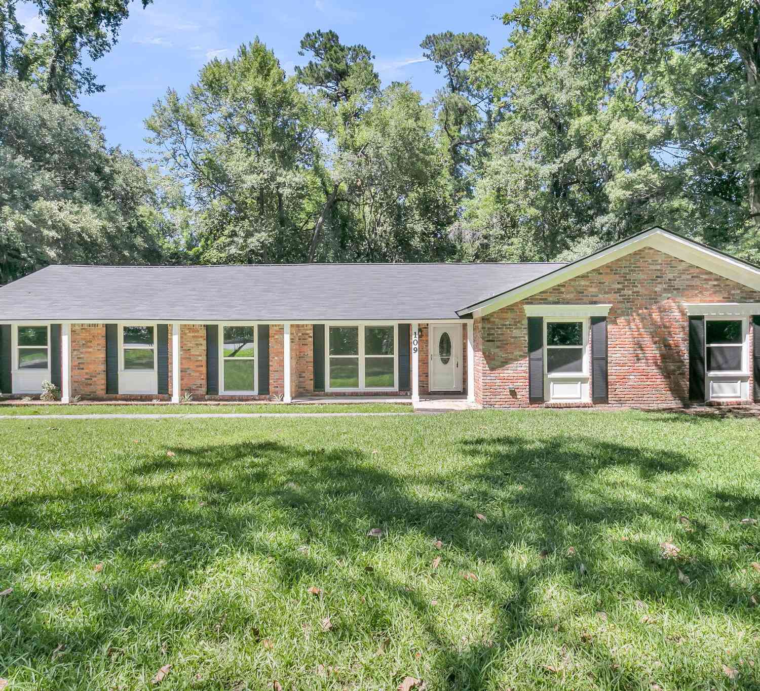 Homes For Sale - 109 Halcyon Road<br/> Summerville, SC 29483