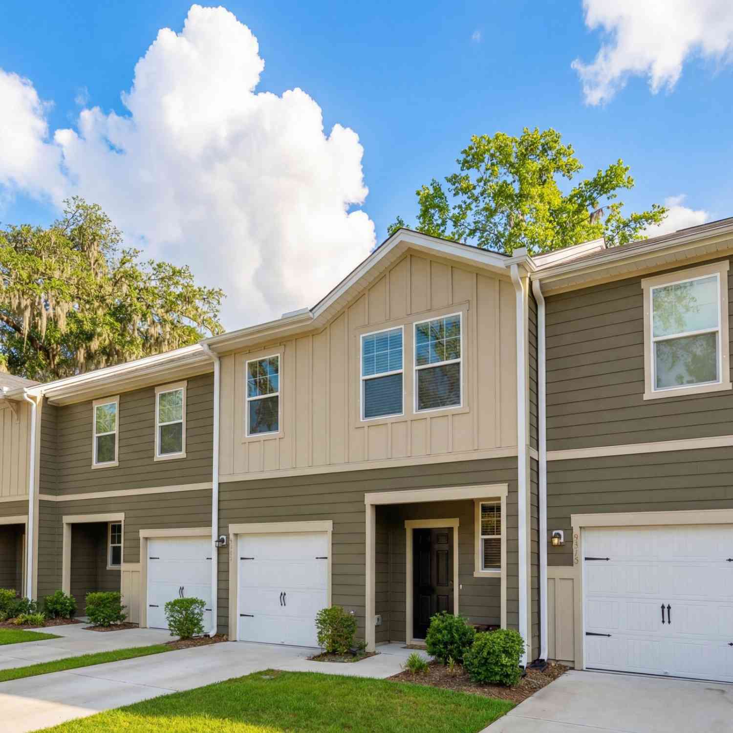 Townhouse For Sale - 8412 Hidden Bakers Trace<br/> North Charleston, SC 29418