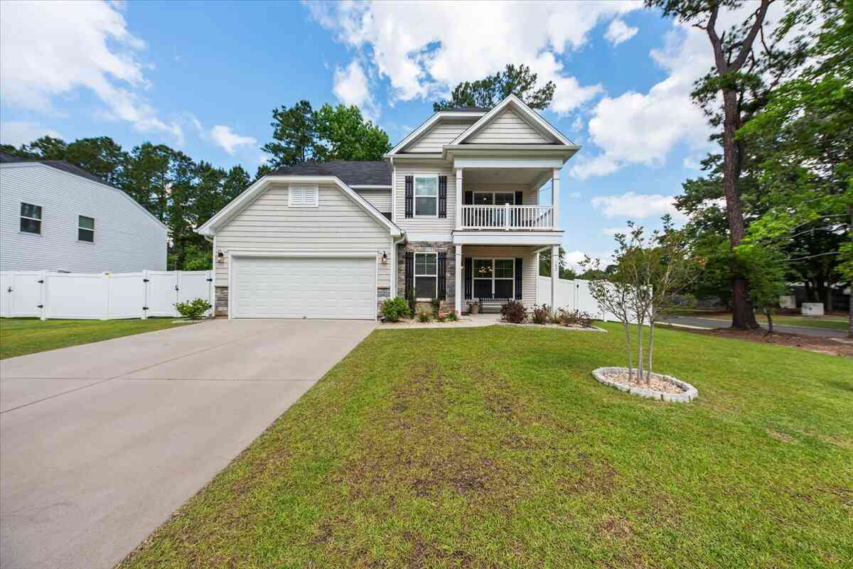 Homes For Sale - 102 Ashley Cove Way<br/> Summerville, SC 29483