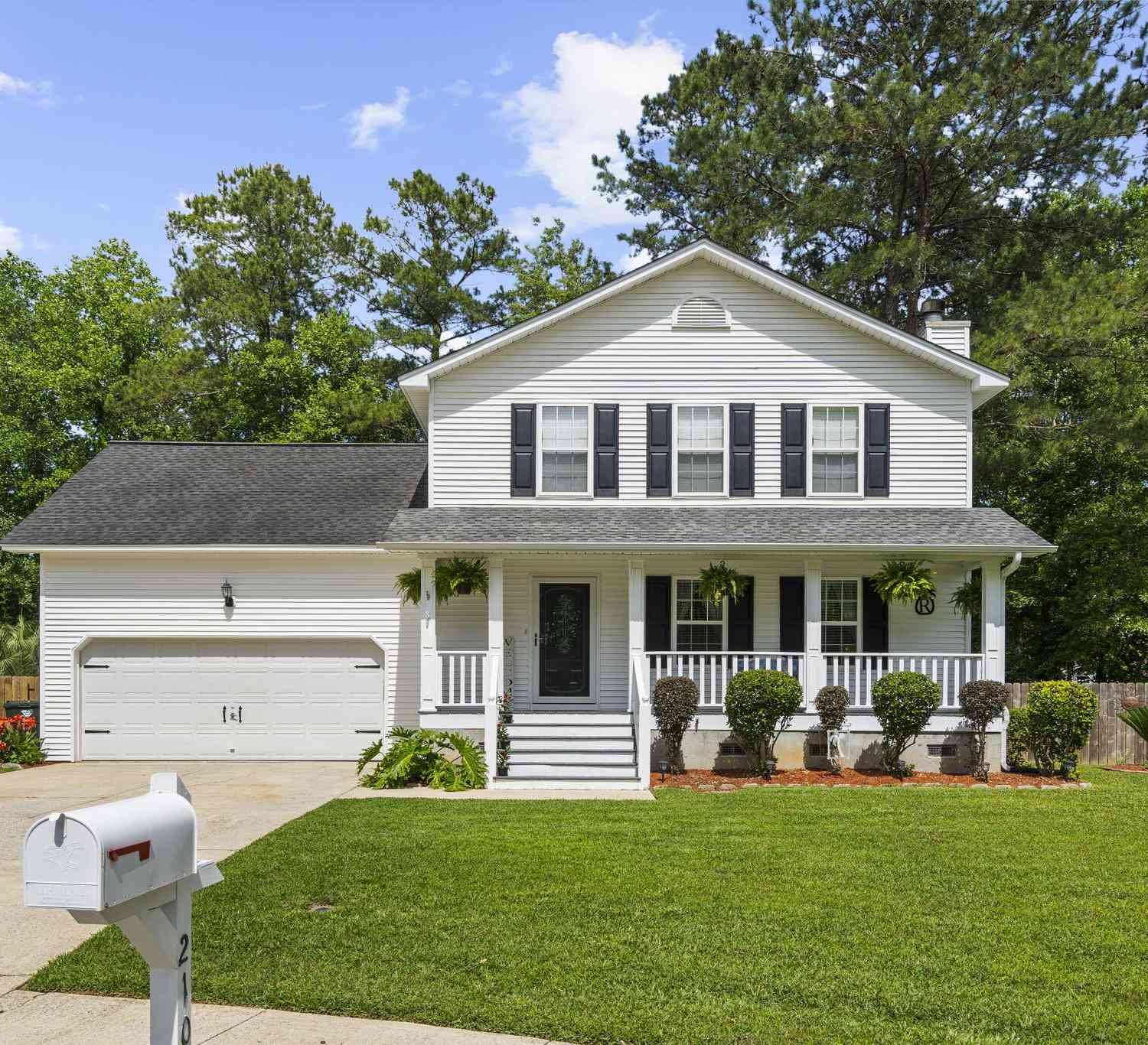 Homes For Sale - 210 Bamert Street<br/> Summerville, SC 29483