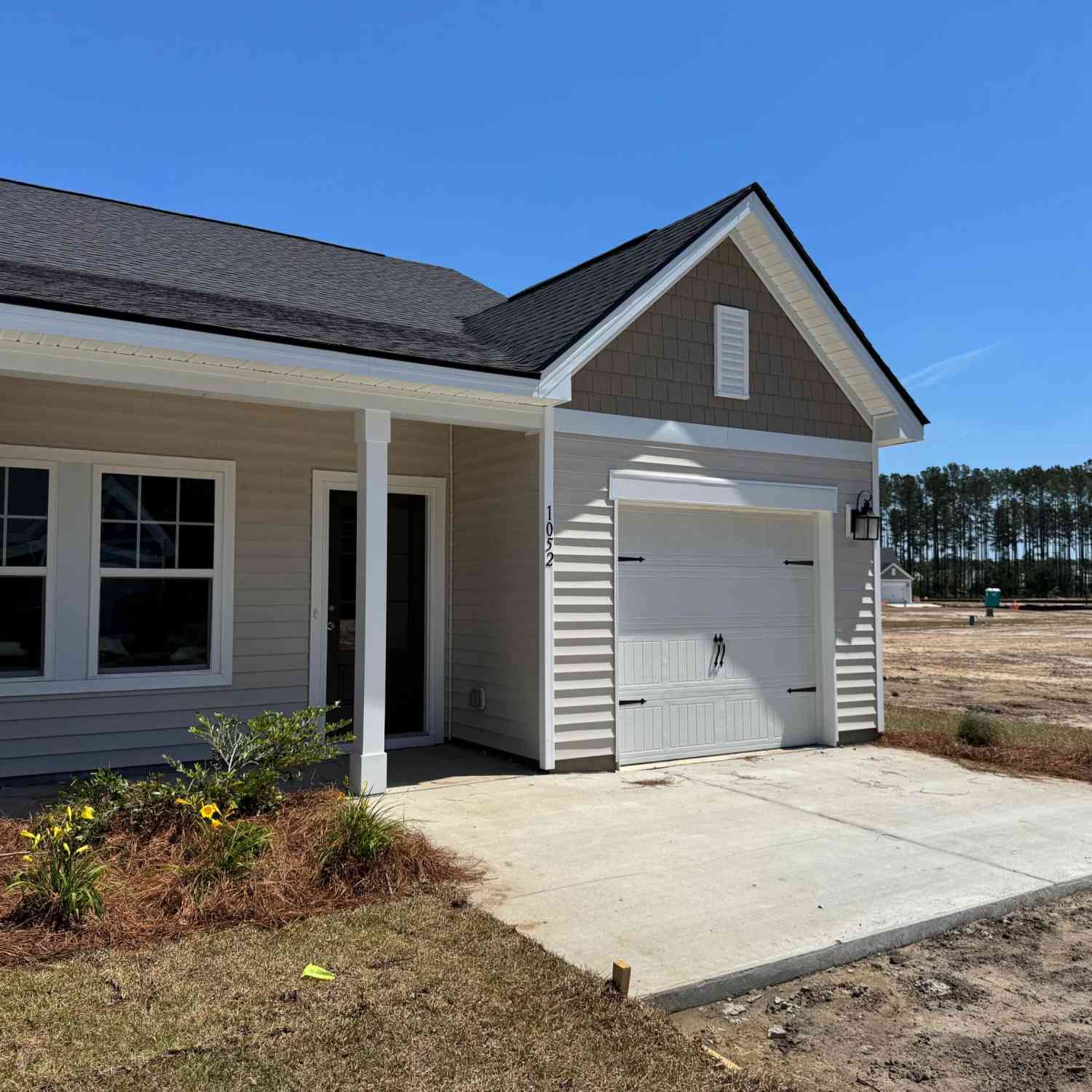 Homes For Sale - 1052 Dusk Drive<br/> Summerville, SC 29486