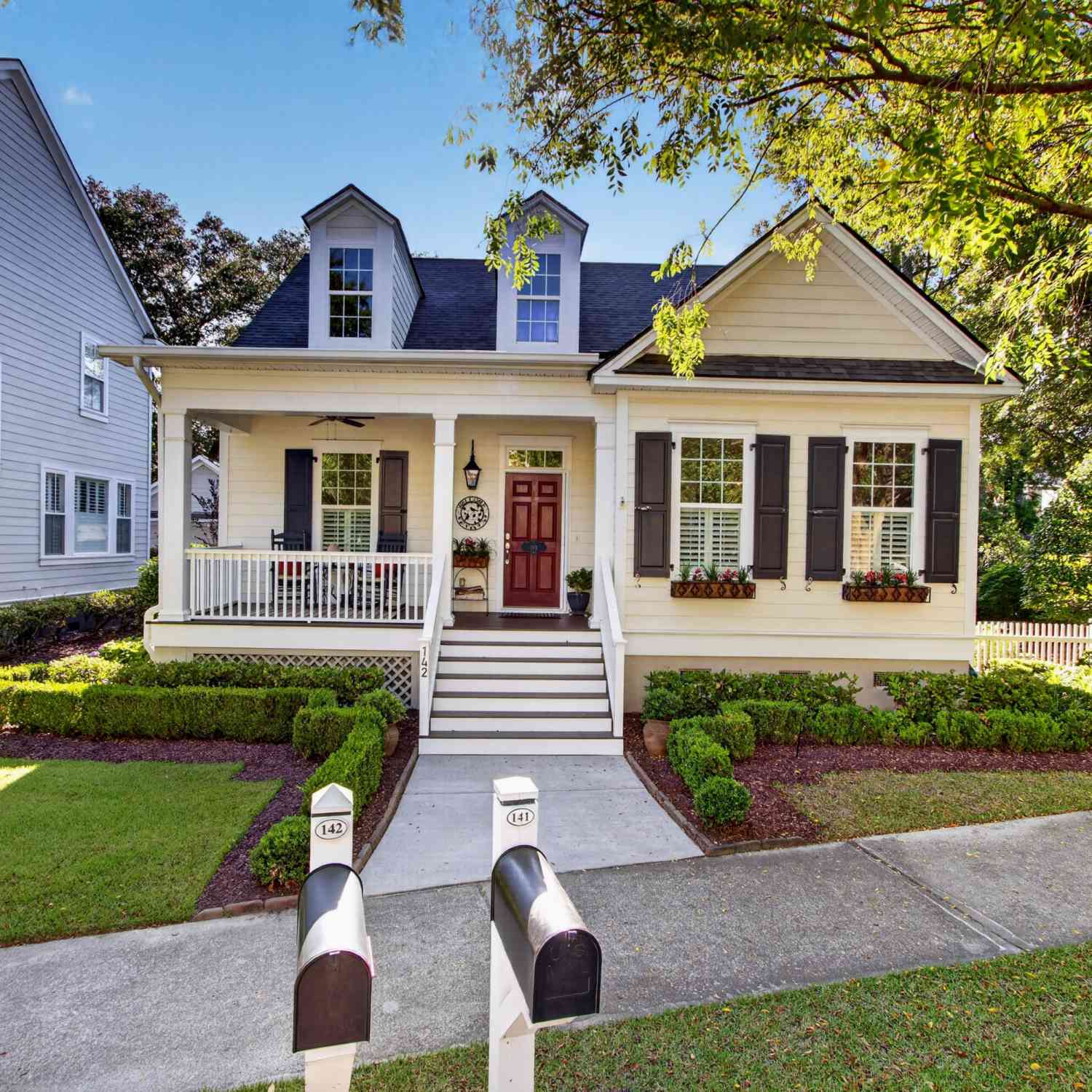Homes For Sale - 142 Donning Drive<br/> Summerville, SC 29483