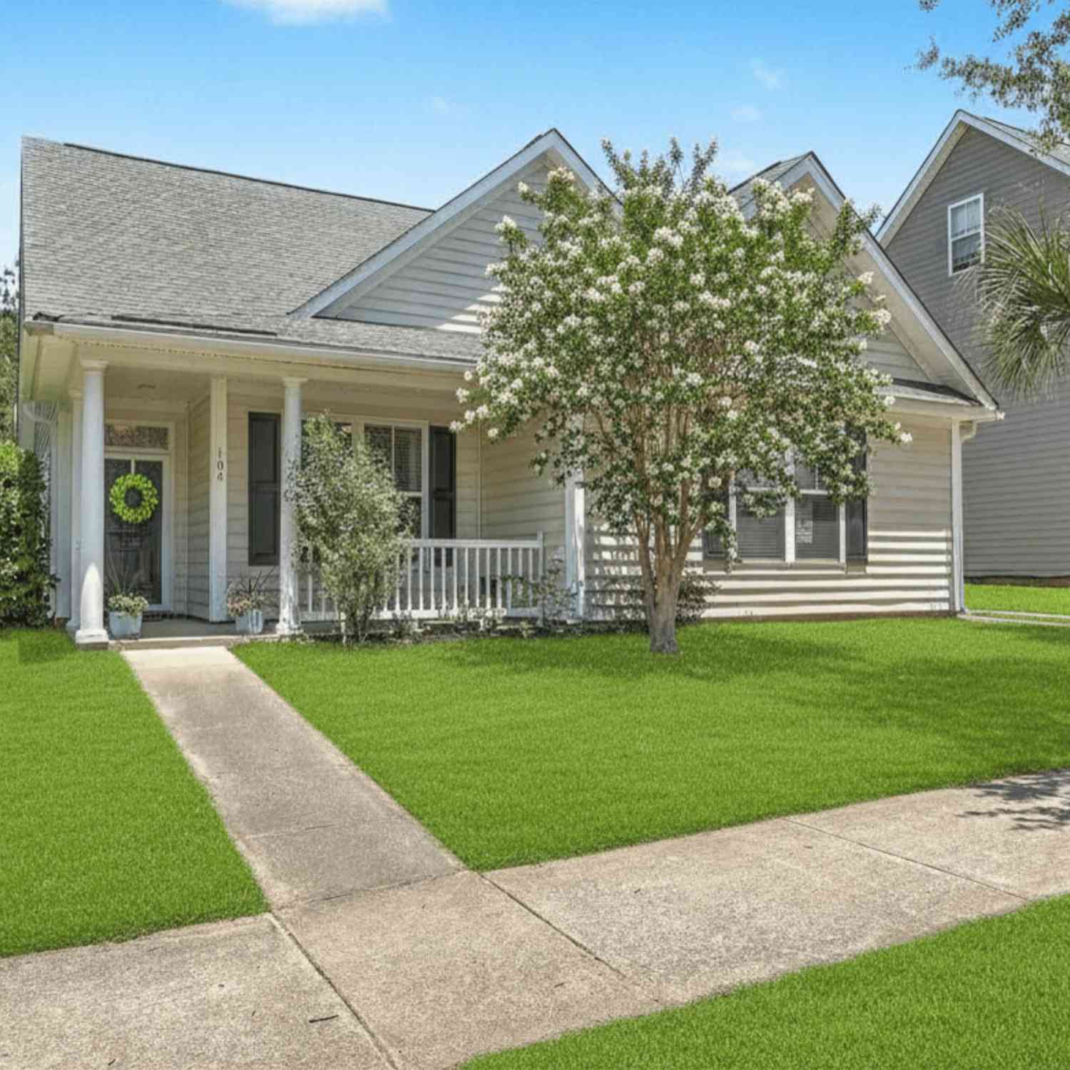 Homes For Sale - 104 Pavilion Street<br/> Summerville, SC 29483