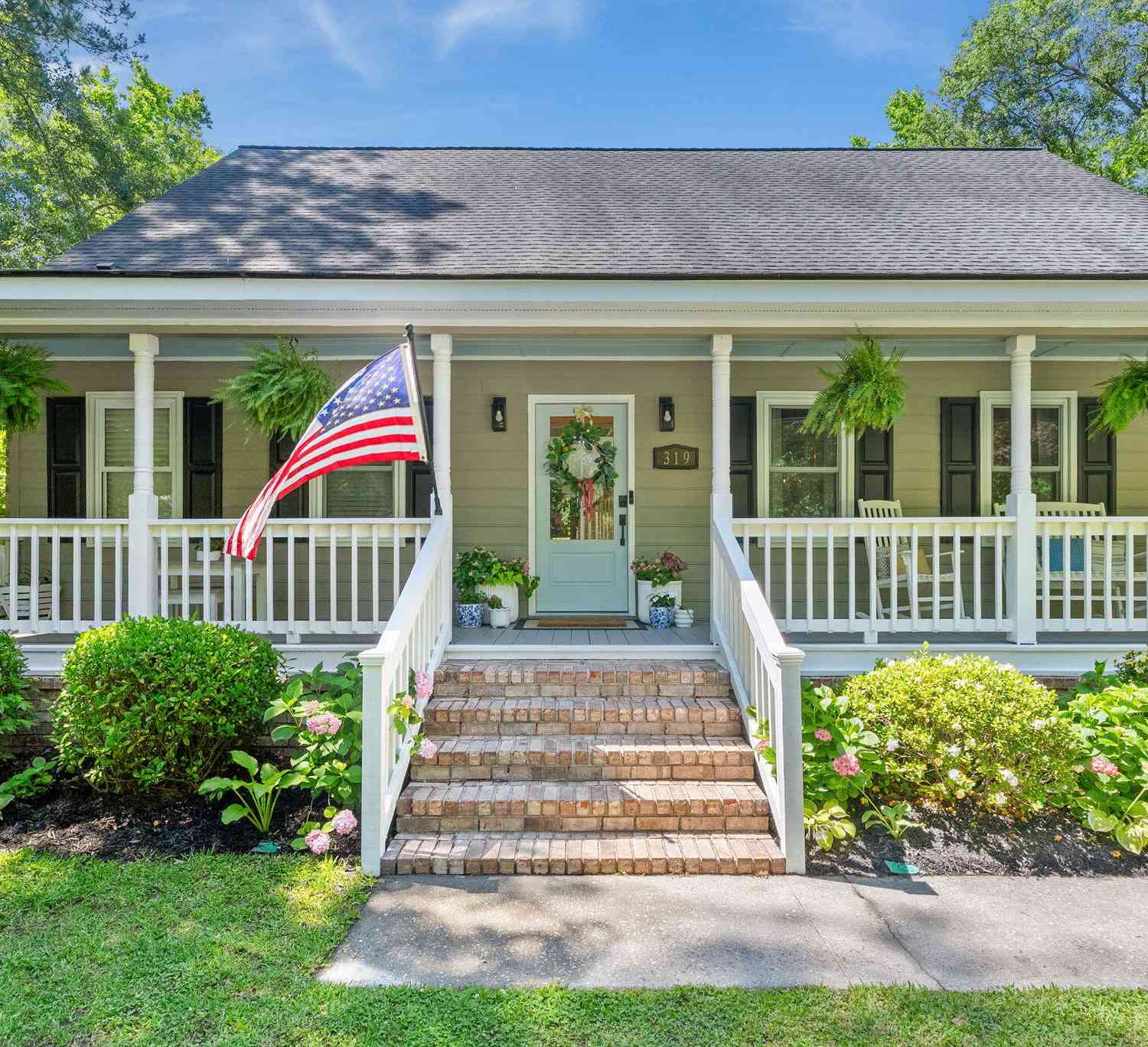 Homes For Sale - 319 Middleton Boulevard<br/> Summerville, SC 29485