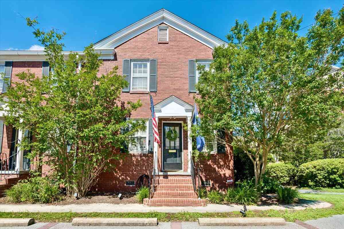 Townhouse For Sale - 301 Broad Street #4<br/> Charleston County, Charleston, SC 29401