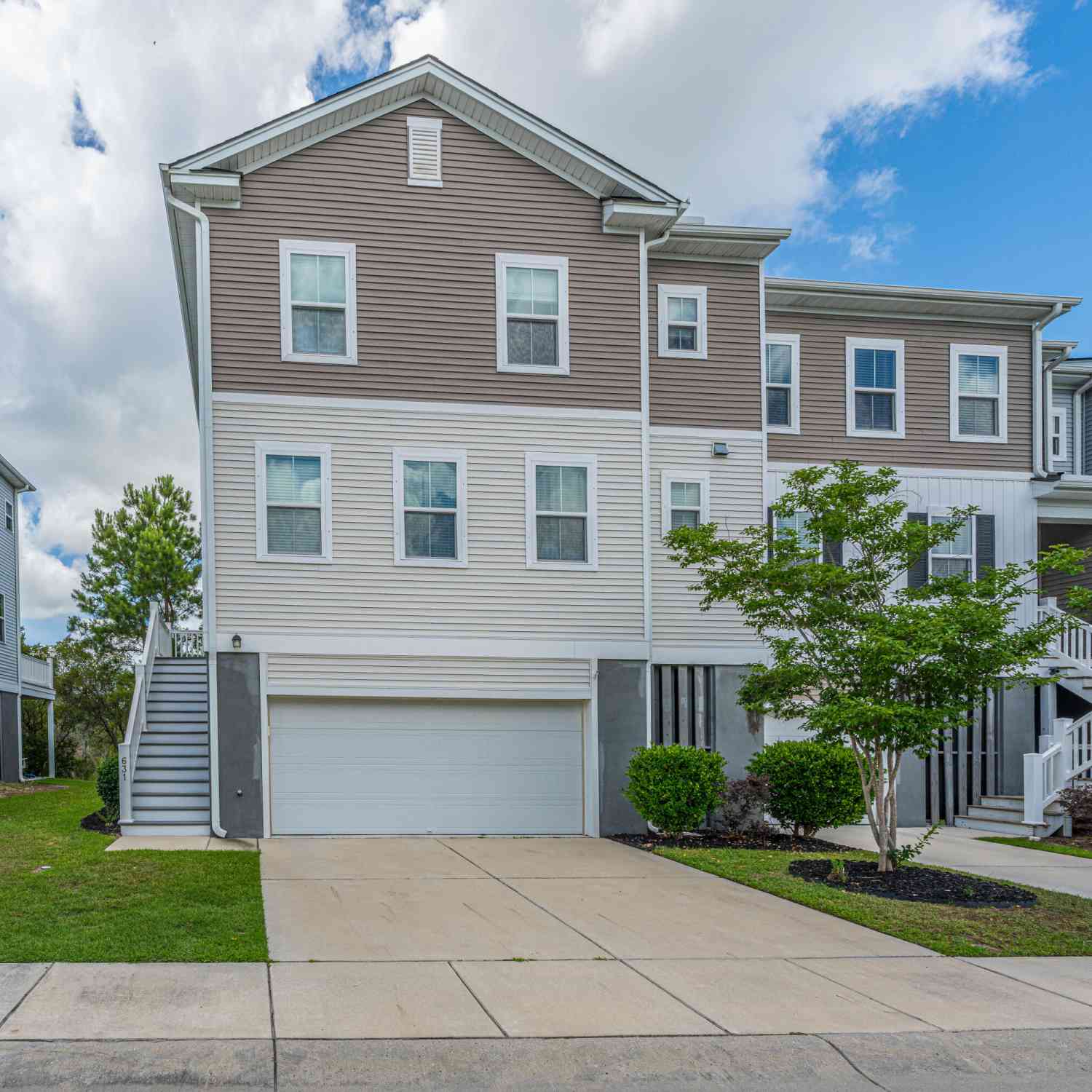 Townhouse For Sale - 631 Mclernon Trace<br/> Johns Island, SC 29455