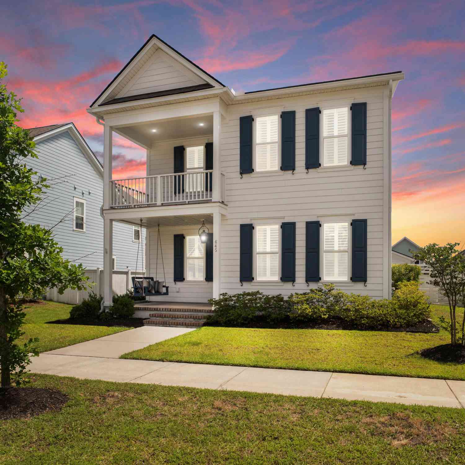 Homes For Sale - 645 Blueway Avenue<br/> Summerville, SC 29486