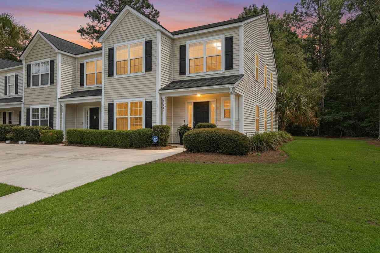 Townhouse For Sale - 9148 Maple Grove Drive<br/> Summerville, SC 29485