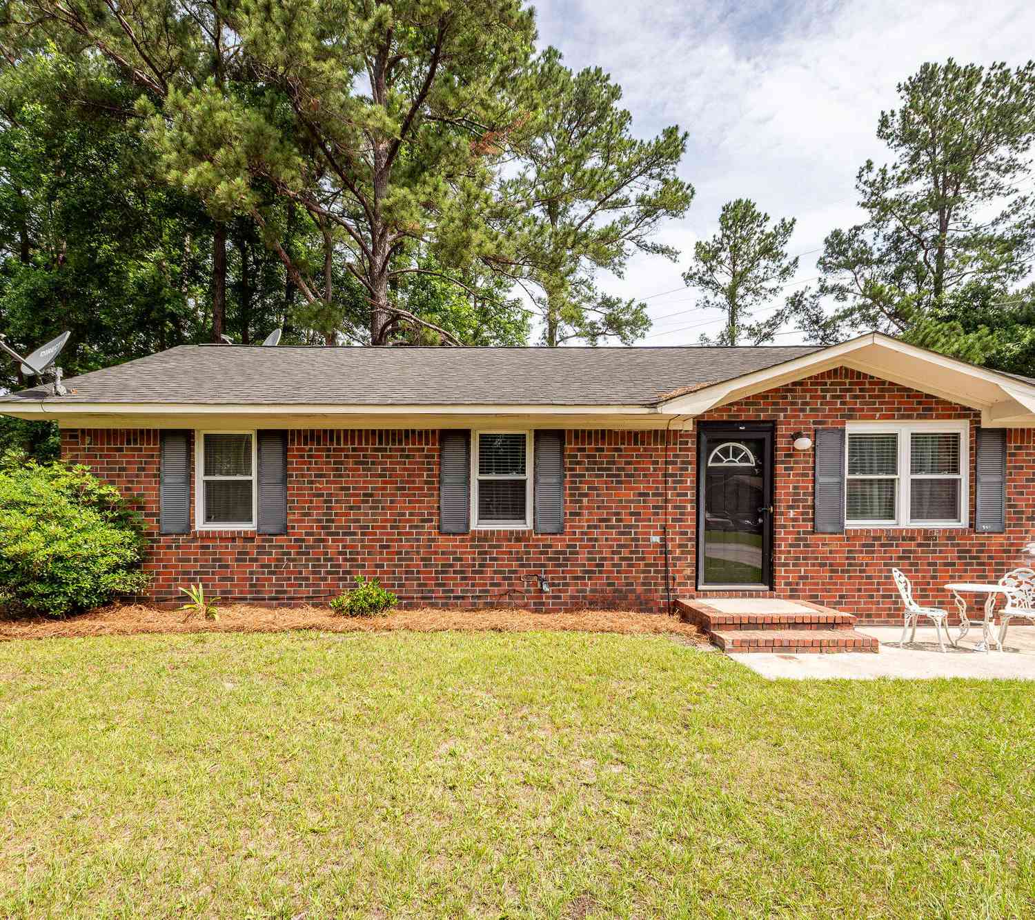 Homes For Sale - 111 Fripp Lane<br/> Summerville, SC 29483