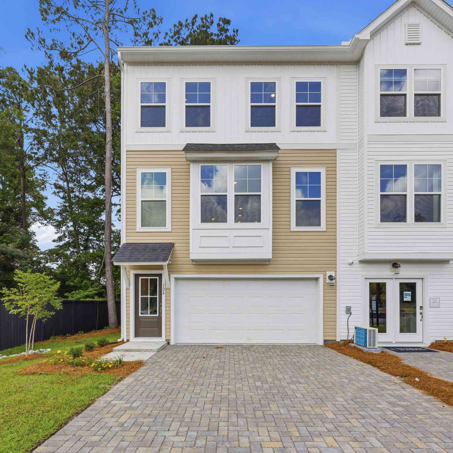Townhouse For Sale - 124 Fernbank Road Court<br/> Johns Island, SC 29455