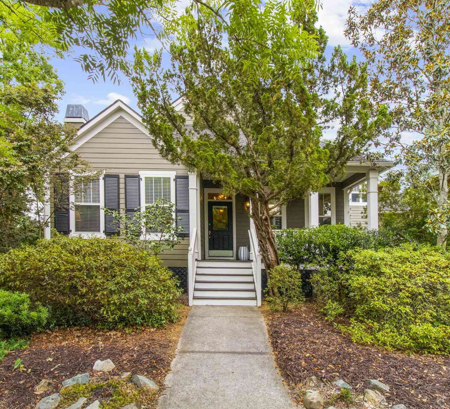 Homes For Sale - 135 Brady Street<br/> Charleston, SC 29492