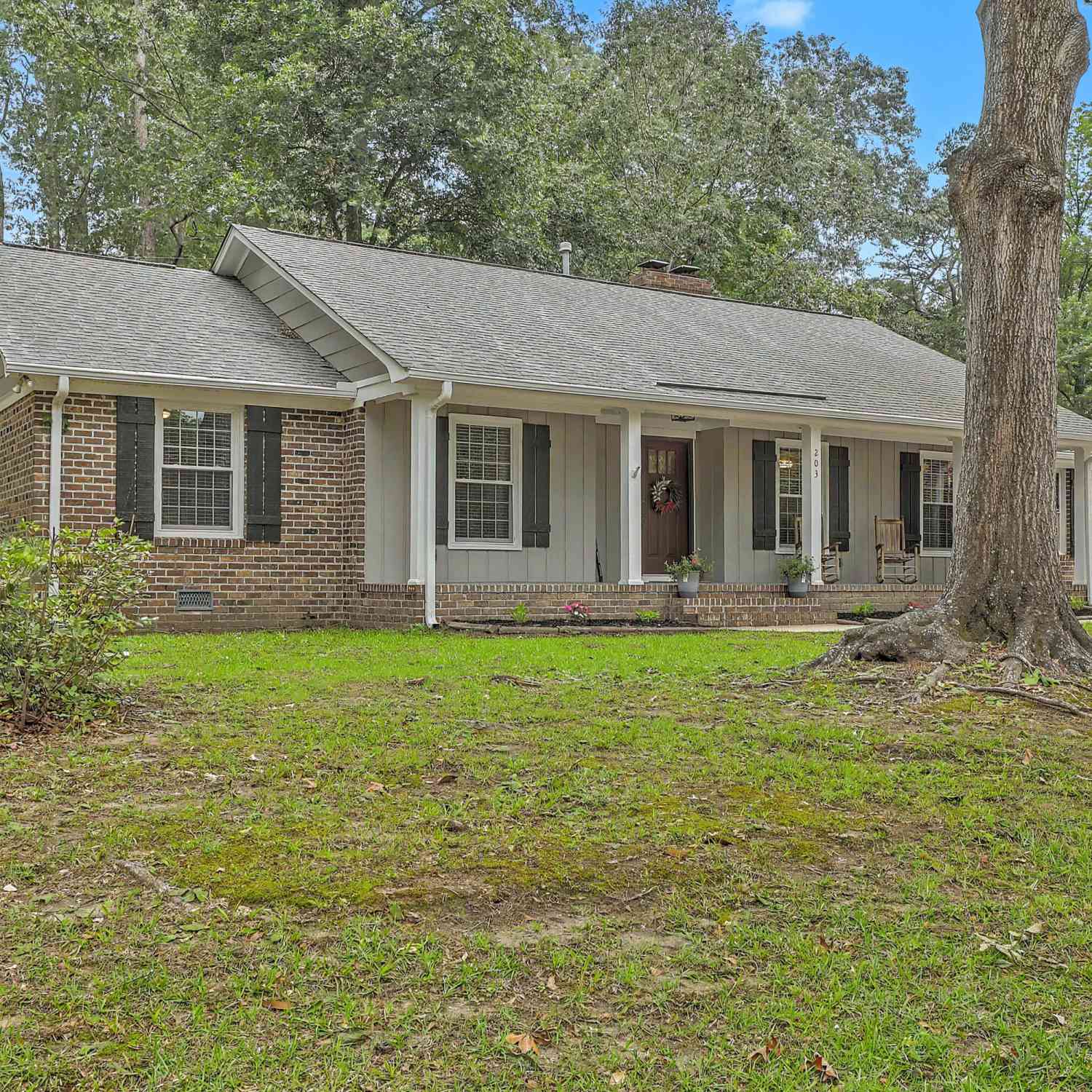 Homes For Sale - 203 Shaftesbury Lane<br/> Summerville, SC 29485