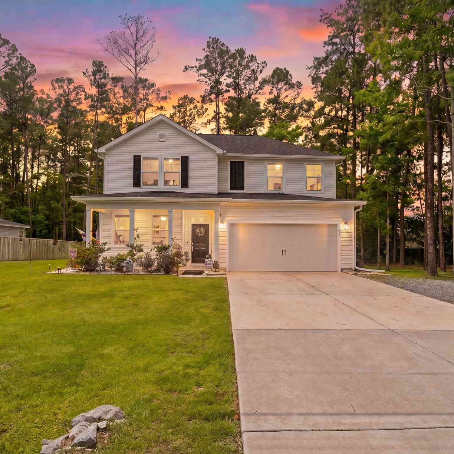 Homes For Sale - 689 W Butternut Road<br/> Summerville, SC 29483