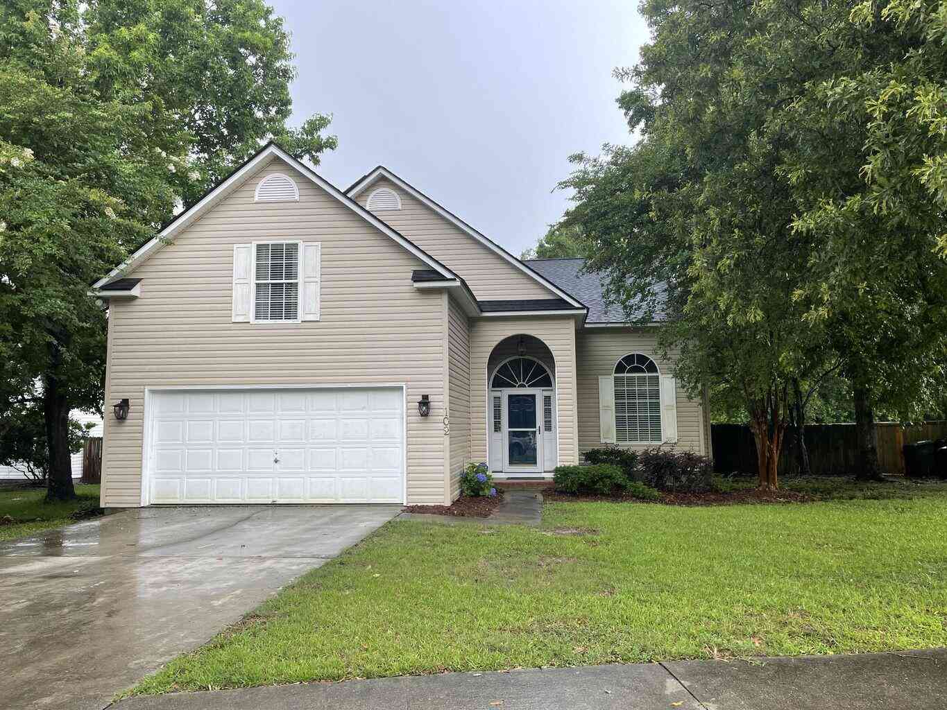 Homes For Rent - 102 Adthan Circle<br/> Goose Creek, SC 29445
