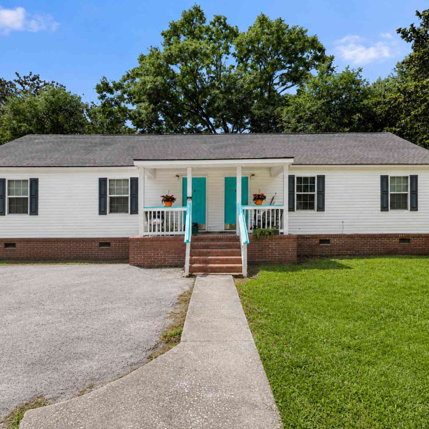 Multifamily For Rent - 7625 E Oakridge Circle #A  B<br/> North Charleston, SC 29420