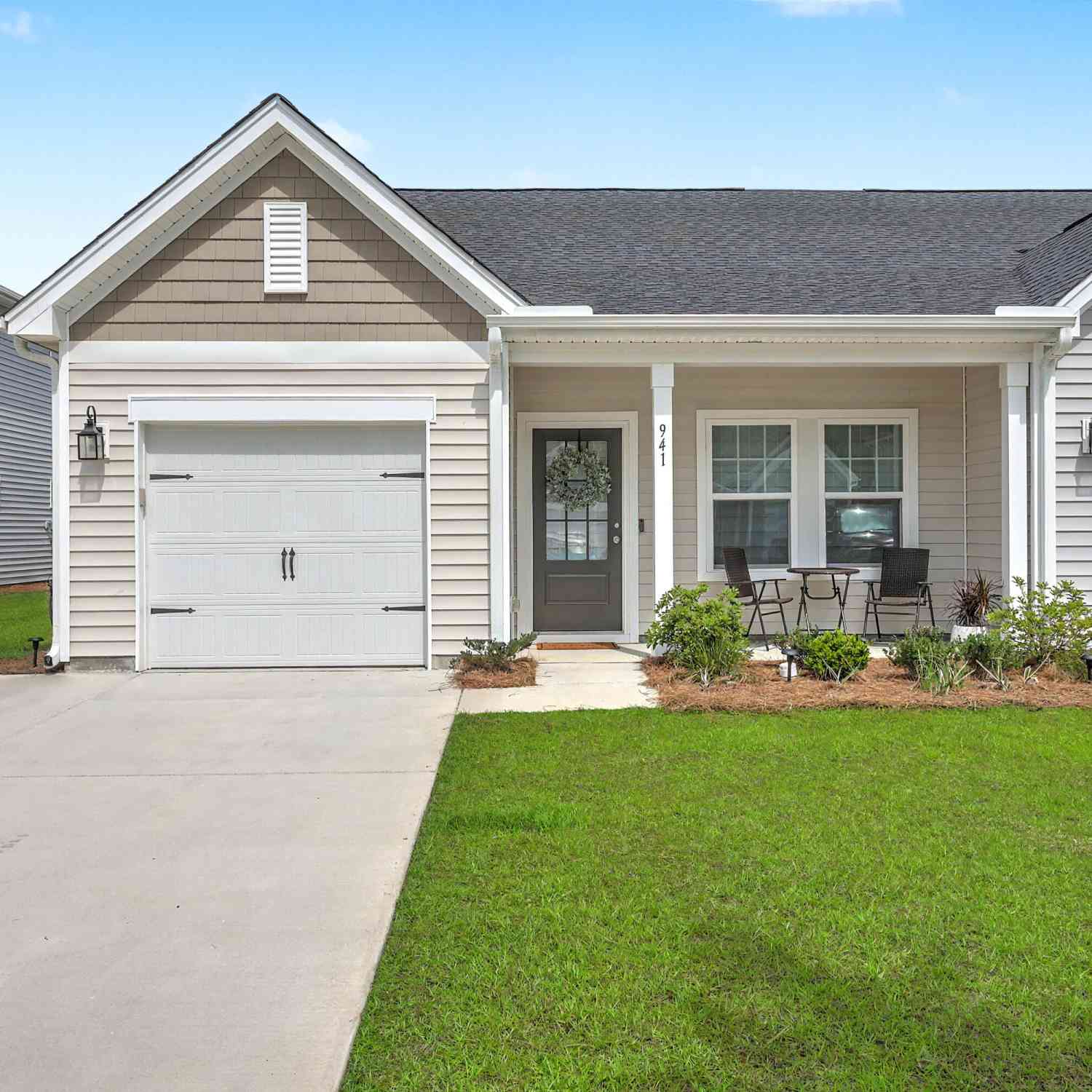 Homes For Sale - 941 Dusk Drive<br/> Summerville, SC 29486