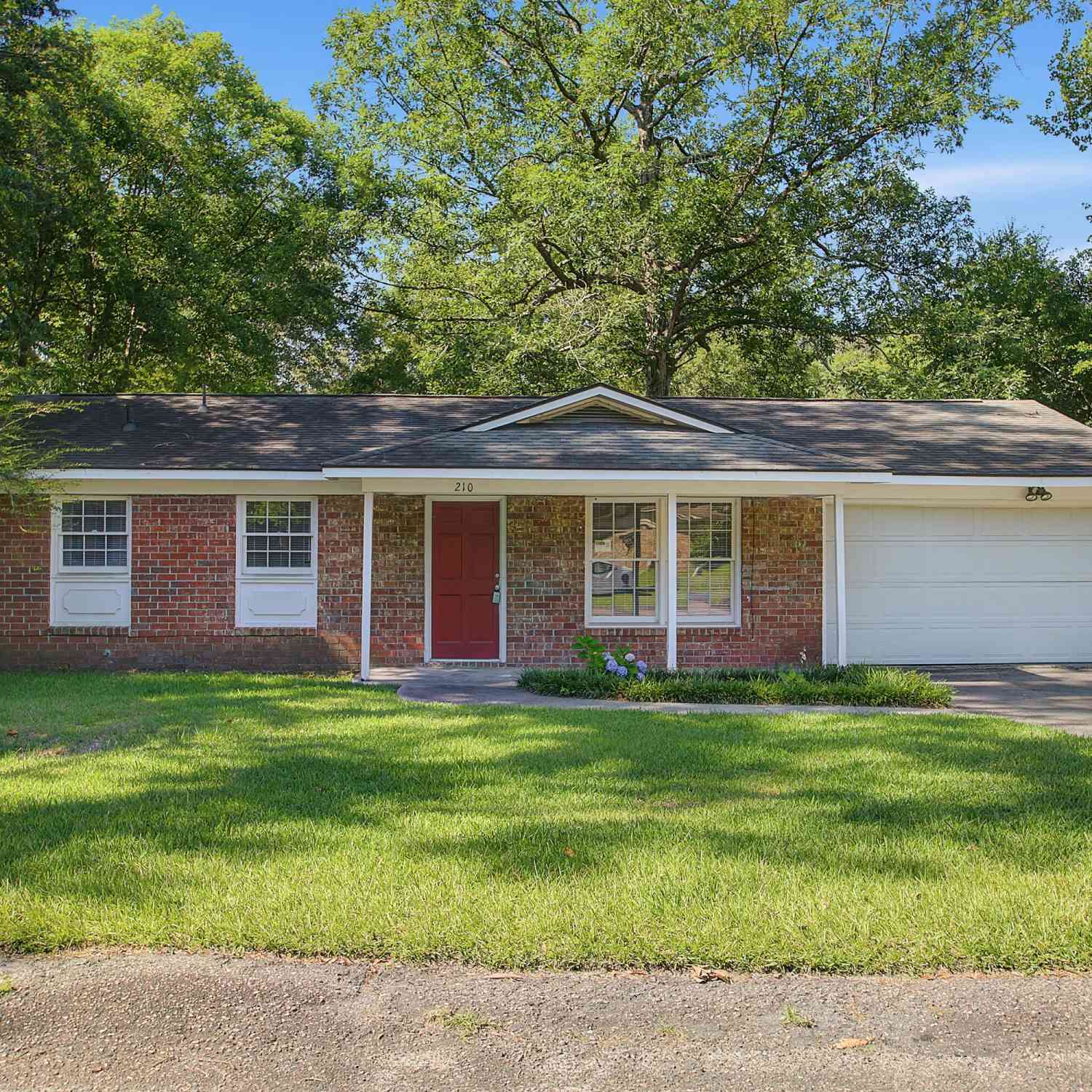 Homes For Sale - 210 Elliott Drive<br/> Ladson, SC 29456