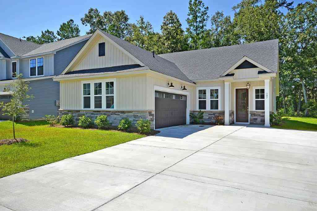Homes For Sale - 222 Creek Pointe Drive<br/> Moncks Corner, SC 29461
