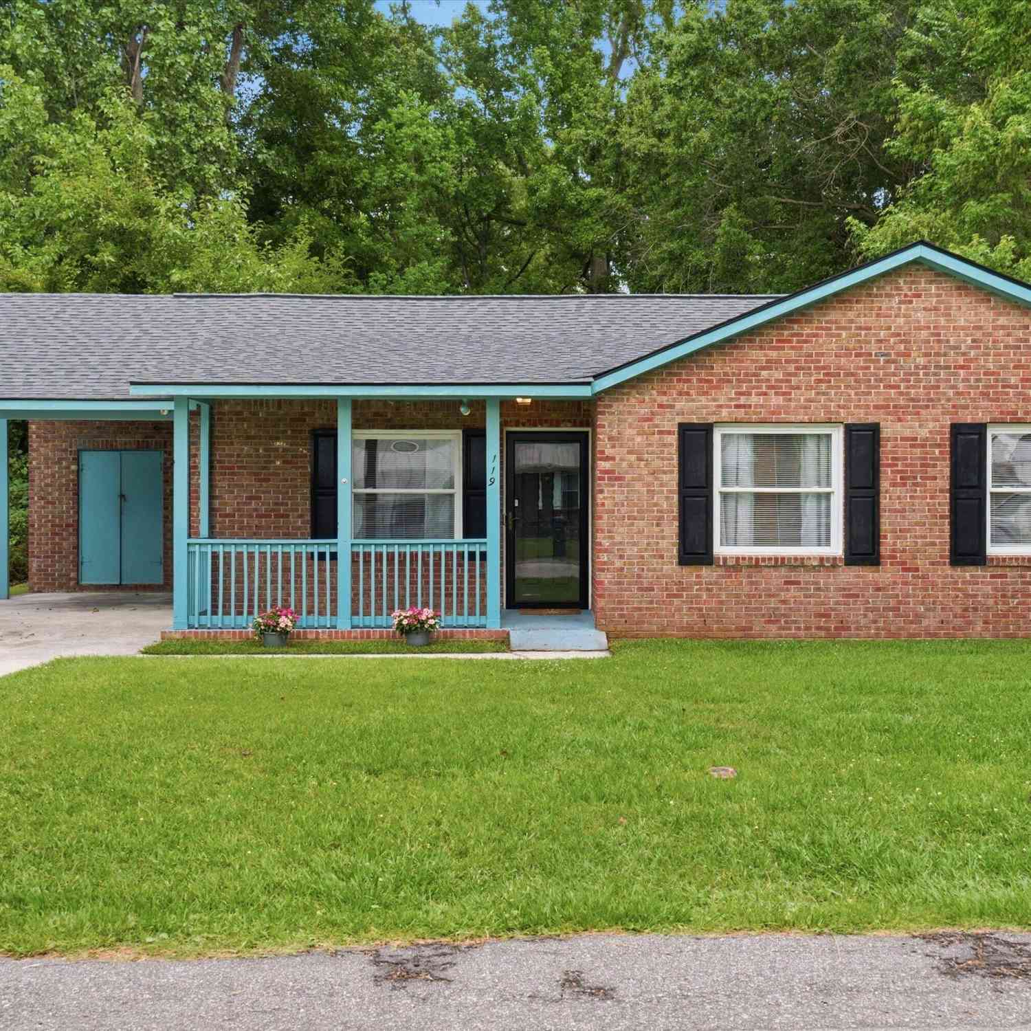 Homes For Sale - 119 Clover Avenue<br/> Summerville, SC 29485