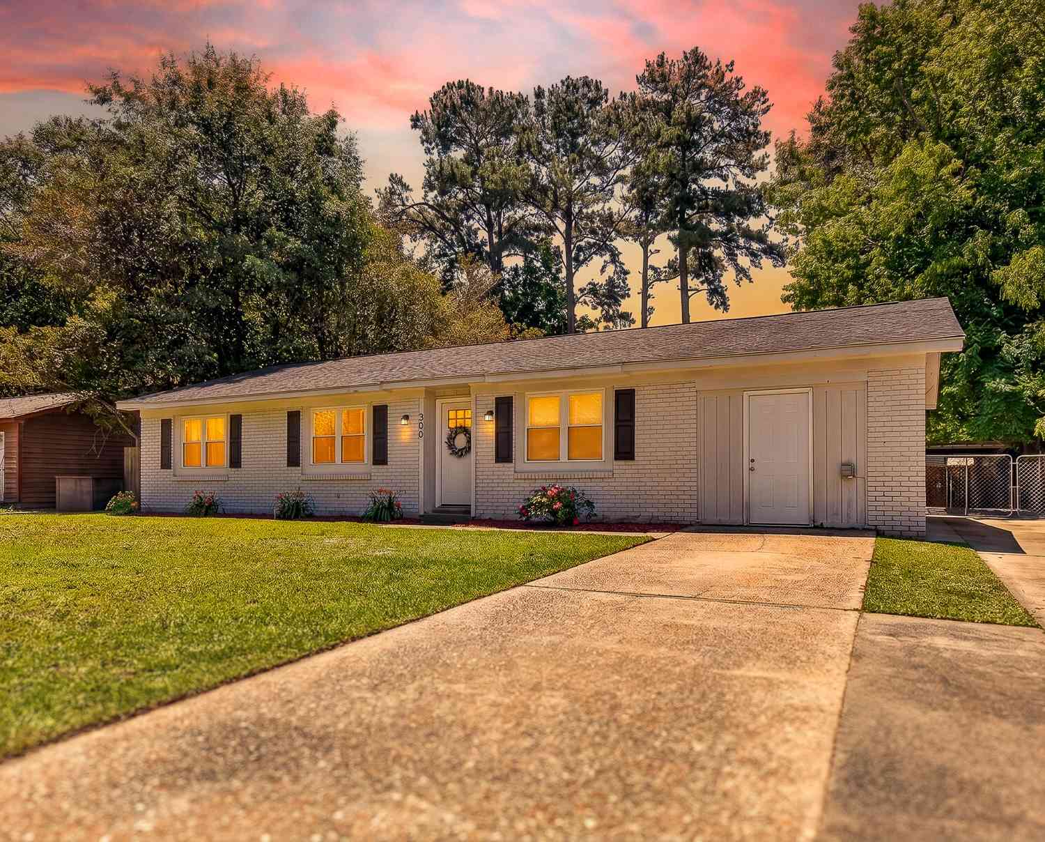 Homes For Sale - 309 Logan Drive<br/> Summerville, SC 29483