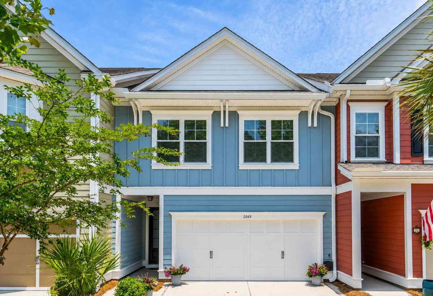 Townhouse For Sale - 2069 Kings Gate Lane<br/> Mount Pleasant, SC 29466